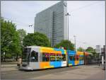 Niederflur-Straenbahnwagen 2147 der Rheinbahn vom Typ NF6   (Baujahr 1998), eingesetzt auf der Linie 715, steht gerade an der Haltestelle Jan-Wellem-Platz.