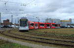 Am 24.01.2018 steht NF8 2023 der Rheinbahn in der Wendeschleife der Endhaltstelle Kesselstraße im Düsseldorfer Hafen