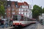 Ein vom Tw.4251 geführtes Tandem der Linie U75 bei der Einfahrt in die Haltestelle Belsenplatz.