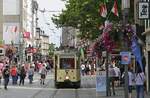 Im Jahr 2007 sprachen sich die Neusser in einem Bürgerentscheid mehrheitlich für den Verbleib der Straßenbahn in der Neusser Fussgängerzone aus, als Kompromiss wurde aber das