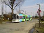 Siemens/Duewag NF6 (Wagennummer 2146, Baujahr 1999) der Rheinbahn AG Dsseldorf. Die Straenbahn ist im Einsatz als Linie 708 (D-Heinrichstrae - Dsseldorf Hbf - D-Hamm S-Bahnhof). Die Bahn befindet sich auf einem eingleisigen Abschnitt, kurz vor der Einfahrt in das Wendedreieck D-Hamm. Aufgenommen am 14.03.2009. Ort: Dsseldorf-Hamm S-Bahnhof.