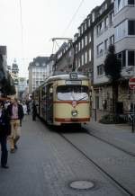 Düsseldorf Rheinbahn SL 706 (DÜWAG-GT8 2351) Hunsrückenstrasse / Hst.