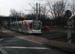 Wagen 2211 als 709 nach Düsseldorf Gerresheim Krankenhaus in Neuss an der Stresemannallee.