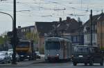 An der Burgunderstraße in Heerdt steht ein U75 Zug nach Eller vor der halt zeigenden Ampel....Mittwoch den 22.