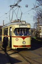 1977 (Februar) - Rheinbahn TW 2517 als Linie 12 bei Ausfahrt aus dem Depot Derendorf an der Münsterstrasse