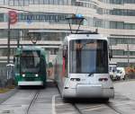 Treffen zweier Generationen in Düsseldorf an der Schadowstraße.