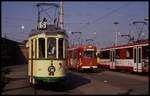 Straßenbahn Depot Duisburg am 10.5.1991: Der alte Harkort TW 177 wird für die BDEF Sonderfahrt bereit gestellt.