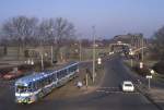 Duisburg Tw 1047 hat im Verlauf der Emmericher Strae auf der Aakerfhrbrcke die Ruhr berquert.