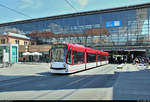 Siemens Combino Advanced, Wagen 654, der Erfurter Verkehrsbetriebe AG (SWE EVAG) als Linie 6 von und nach Rieth Gleis 3 verlässt die Haltestelle Hauptbahnhof.