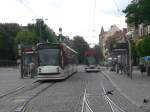 Zwei Straenbahnen treffen sich am 17.8.06 auf dem Domplatz.