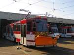 Der Arbeitswagen EVAG 1, mit Schneepflugvorrichtung, Schienenschmieranlage, Enteisungsbgel und Choppersteuerung, beim Tag der offenen Tr am 28.09.2013 im Betriebshof am Urbicher Kreuz.