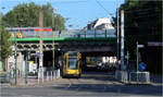 Die Bahnbrücke und die Tram - 

Impressionen der Essener Tram im Bereich der Bahnunterführung Steller Straße. Flexity M8D-NF 1534 steht an der Haltestelle Hollerstraße, während im Hintergrund Düwag M8C 1162 in Richtung Stelle verschwindet.

23.08.2023 (M)