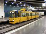 Ein DUEWAG-Stadtbahnwagen M8 der EVAG im Bahnhof Saalbau in Essen als Zug der Linie 107 nach Bredeney am 18.