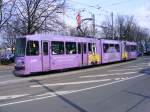 Ein DUEWAG-Stadtbahnwagen M8 der EVAG zwischen den Haltestellen  Krupp Hauptverwaltung  und  Helenenstrae  in Essen am 19.