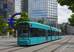 VGF Frankfurt (Main)     Typ S Flexity Classic Wagen 274 als Linie 12 am Willy-Brandt-Platz und im Hintergrund sieht man auch das man praktisch in Herzen von Euro ist, 13.05.2017