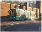 S-Triebwagen 254 hatte am 15.04.2007 auf dem 5. Zug der Linie 12 nach Schwanheim am Brneplatz gerade die Stammstrecke verlassen und begab sich auf die bauarbeitsbedingte Umleitungsstrecke.