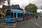 VGF Bombardier Flexity Classic S-Wagen 256+2xx als Stadionverkehr Linie 20 am 02.11.19 in Frankfurt Oberforsthaus 