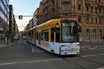 VGF Bombardier Flexity Classic S-Wagen 256 am 30.11.19 am Willy Brandt Platz in Frankfurt am Main 