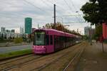 VGF Bombardier Flexity Classic S-Wagen 252+2xx als Stadionlinie 20 Doppeltraktion am 24.09.22 in Frankfurt am Main