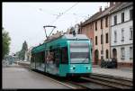 Am 22. Juli 2010 fhrt der 1993 bei Siemens/DUEWAG gebaute 015 der VGF-Frankfurt in die Haltestelle Luthmerstrae ein.