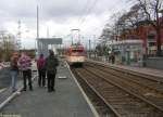 Als der Museumszug der Bauart M-m mit Triebwagen 102 und Beiwagen 1804 am 02.04.2006 aus der Wendeschleife Mnchhofstrae wieder auf das Gleis in Fahrtrichtung Hauptbahnhof eingebogen war, gab es noch