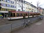 Tram Frankfurt/Main S-Wagen mit attraktiver Werbung.