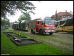 Der Fahrer des Lschfahrzeugs der Freiwilligen Feuerwehr Schwanheim mute am 10.09.2006 das Gaspedal mit viel Feingefhl bedienen, da die Feuerwehr keine Abschleppstange hatte und die Zge mit einem