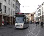 Freiburger VAG Siemens Combino Basic 271 am 20.03.17 in der Altstadt