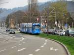 Freiburger VAG Düwag GT8K Wagen 212 mit Pepsi Vollwerbung am 24.03.17 in Neubaugebiet von einen Gehweg aus fotografiert