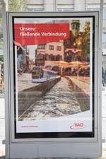 Plakatwerbung an der Haltestelle Stadttheater - Unsere fließende Verbindung.