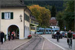 Mit der Straßenbahn durch Freiburg-Günterstal.