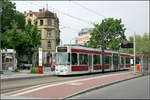 Durch Freiburg-Wiehre ins Rieselfeld -    Die Haltestelle 'Ritterstraße' in der Basler Straße, hier mit einer GT8Z-Straßenbahn der Linie 3 aus Vauban kommend.