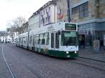 Siegesdenkmal : Der GT 8 Z Nr 261 fhrt auf dem Gegengleis richtung Bertoldsbrunnen am 09/03/10.