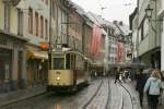 TW 56 und Beiwagen 142 der Freunde der Freiburger Straenbahn auf der Oldtimerlinie 7 auf dem Weg zur Musikhochschule.