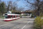 Freiburg Tw 243 in der Heiliggeiststrae, Sl 5 Richtung Stadtmitte, 25.03.2012.