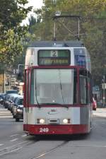 FREIBURG im Breisgau, 01.10.2014, Straßenbahnlinie 2 nach Zähringen bei der Einfahrt in die Straßenbahnhaltestelle Hornusstraße