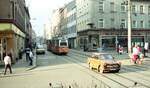 Straßenbahn Gera__Typisches Bild jener Tage... Schon im Oktober desselben Jahres fuhren im regulären Linienbetrieb keine Zweiachser mehr.__05-03-1990