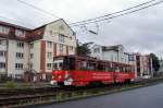 Straßenbahn Gotha: Tatra Straßenbahn Triebwagen Nummer 310 (...mit veränderter Sparkassen-Werbung) unterwegs als Linie 4 zum Ostbahnhof.