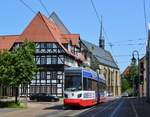 NGTW6-H Tw4 fährt als Linie 2 durch die Dominikaner Straße zur Endhaltestelle Sargstedter Weg.