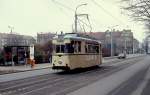 Tw 37 der Straßenbahn Halberstadt im Frühjahr 1994 an der Haltestelle Heinrich-Heine-Platz