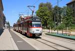 Tatra T4D-C, Wagen 1156 und 1???, mit Beiwagen Tatra B4D-C der Halleschen Verkehrs-AG (HAVAG) als Linie 3 von Trotha nach Beesen erreichen die Haltestelle Am Steintor/Ludwig-Wucherer-Straße.