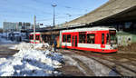 Duewag/Siemens MGT6D, Wagen 607, verlässt den schneereichen Riebeckplatz in Halle (Saale).