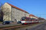 Straßenbahn Halle / Saale: Modernisierter Tatra- Großzug (T4D/T4D/B4D), angeführt von Wagen 1177 als Linie 1 nach Beesen.