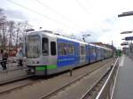 2 Wagen des Typs TW 2000 als Linie 1 Langenhagen an der Dragonerstr. am 22.03.14