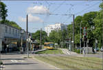 Mit der Straßenbahn nach Karlsruhe-Wolfartsweier -    Die Haltestelle 'Ellmendinger Straße' in Durlach.