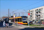 Mit der Straßenbahn nach Knielingen-Nord -    Die Endhaltestelle Knielingen-Nord hat nur einen, aber doppelt langen Bahnsteig.