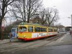 Straenbahnwagen 203, eingesetzt auf der Linie 5 zwischen dem Stadtteil Rintheim und dem Rheinhafen. Nur auf dieser Linie werden die letzten dieser alten Bahnen eingesetzt, weil an einigen wenigen Stellen dieser Strecke der Abstand zwischen den Gleisen noch nicht fr die modernen, breiteren Niederflurbahnen ausreicht. Die Bahn auf diesen Bild, das am 29.01.2005 an der Haltestelle Durlacher Tor entstand, wurde 1972 beschafft und hat noch die alten, klassischen Holzsitze.