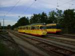 Der Zugverband aus Tw 139 und seinem Beiwagen 439 des TSNV drehte im Rahmen des  Tag der offenen Tr  am 06.10.2012 im Betriebshof West der Karlsruher Verkehrsbetriebe  seine Runden.