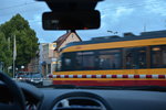 Jeder von uns stand schonmal am Bahnübergang. Mal dauert es lange mal kurz. Mal hat man Zeit und Gedult und manchmal nicht. Hier standen Andreas und ich in Bad Rappenau am Bahnübergang während eine S42 den Bahnübergang gen Bahnhof Bad Rappenau passiert.
 
Bad Rappenau 18.6.16