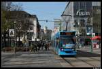 Wagen 463 der KVG befhrt am 24.04.10 den Friedrichsplatz.